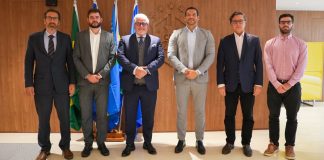 SIGA e CBF fortalecem aliança pela integridade no futebol Representantes da SIGA e da CBF posando para foto