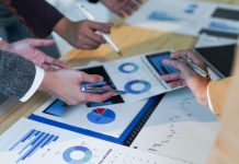 Gentoo corta gastos após queda financeira e investe em novos modelos de receita Grupo Gentoo Media corta gastos após queda financeira no Q3 de 2025