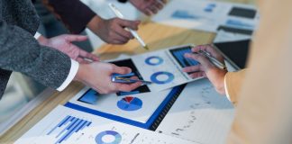Grupo Gentoo Media corta gastos após queda financeira no Q3 de 2025