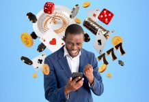 BETesporte amplia catálogo de jogos com PopOK Games Homem comemorando com o celular na mão e fichas de cassino, dados e cartas ao redor dele