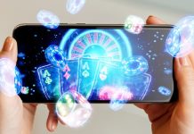 InPlaySoft expande presença na América Latina com Red Rake Gaming Duas mãos segurando um celular com jogos de cassino em neon com fichas e dados saindo da tela