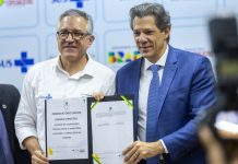 Ministérios da Saúde e da Fazenda firmam parceria para proteger saúde mental de apostadores Alexandre Padilha, do Ministério da Saúde, e Fernando Haddad, do Ministério da Fazenda, segurando juntos o novo ACT