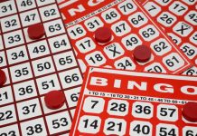 Governador de Santa Catarina sanciona lei que cria certificação estadual para bingos beneficientes Cartela vermelha de bingo.