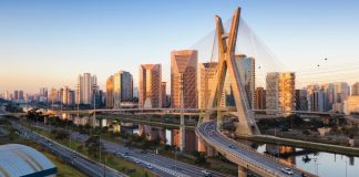 A imagem mostra uma ponte e rodovias. Scientific Games e Brightstar vencem concessão da Loteria Paulista