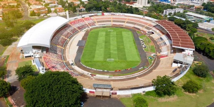 Estádio-De-Futebol Imagem panorâmica de um estádio de futebol.