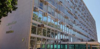 Foto tirada do prédio do Ministério da Fazenda do Brasil.