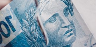 Rivalo: rapidez no avanço do aumento de impostos no Brasil surpreendeu mercado de apostas Nota de cem reais