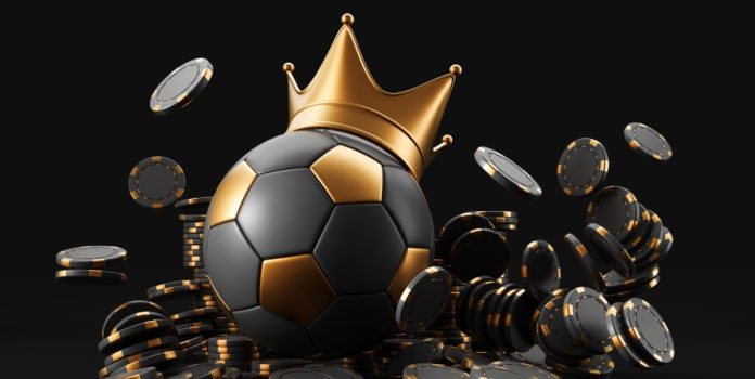 tunad-estudo-investimento-publicidade-apostas-2025 Bola de futebol preta com coroa dourada e diversas fichas de cassino preta ao redor