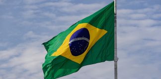 Câmara dos Deputados debate proibição das apostas e impactos na saúde pública Bandeira do Brasil.