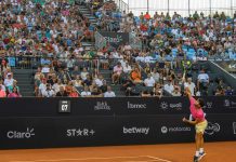 Betnacional prepara série de ativações para o Rio Open 2026 O tenista masculino Carlos Alcaraz efetua um saque durante o Rio Open 2023.