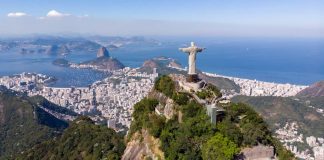Foto tirada do Cristo Redentor, monumento histórico do Rio de Janeiro.