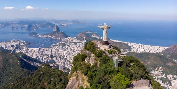 Foto tirada do Cristo Redentor, monumento histórico do Rio de Janeiro.