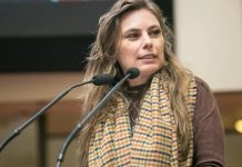 Santa Catarina aprova projeto de lei para conscientização de estudantes sobre apostas Paulinha, deputada da Assembleia Legislativa de Santa Catarina (ALESC).