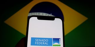 Espaço Jurídico, Joberto Porto: entre regular e proibir a publicidade de apostas Celular com o logo do Senado Federal com a bandeira do Brasil ao fundo