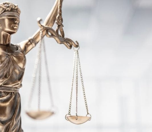 Justiça de São Paulo autoriza Stake a operar até 25 de outubro, mas mantém efeitos da MP das apostas Estátua da Justiça.