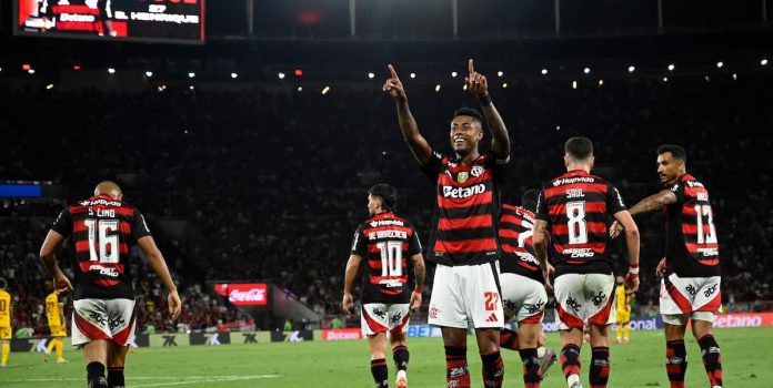 Flamengo Jogadores do Flamengo celebram gol.