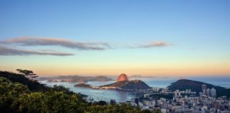 EGT apresenta novas soluções focadas no Brasil durante o SBC Summit Rio 2026 Foto panorâmica do Rio de Janeiro.