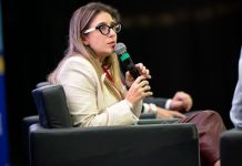 Daniele Correa Cardoso, secretária de Prêmios e Apostas (SPA), é fotografada durante o SBC Summit Rio 2026.