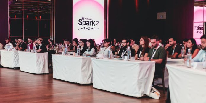 Foto tirada dos participantes do Fast Track Spark.