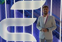 Iury Tavares em frente ao estande do Esportes da Sorte no SBC Summit Rio 2026