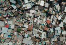 Kaizen Foundation firma parceria com TETO Brasil para melhorar a qualidade de vida em comunidades Favela no Rio de Janeiro vista de cima