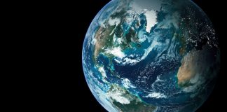 Foto tirada do planeta Terra no espaço sideral.