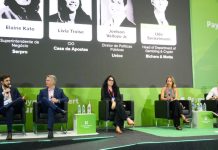 Panelistas sentados no palco do SBC Summit Rio 2026