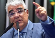 Foto do senador Eduardo Girão, um homem de idade avançada, cabelos brancos e óculos.