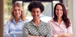 Mulheres no iGaming: AMIG comenta posicionamento de Lula sobre apostas online Três mulheres sorrindo e com os braços cruzados