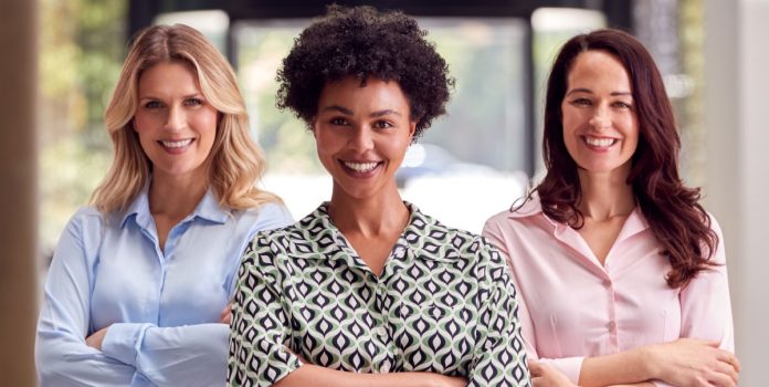 amig-comenta-fala-de-lula-sobre-apostas Três mulheres sorrindo e com os braços cruzados