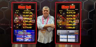 Carlos Crespo em frente às máquinas da Show Ball no SBC Summit Rio 2026