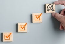 Etapas projetadas em cubos para alcançar padrões de qualidade aprovados