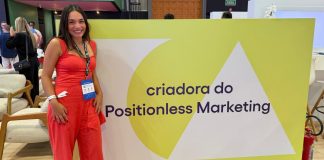 SBC Summit Rio 2026: Heloísa Bianchi chega à Optimove para impulsionar parcerias na LatAm Heloísa Bianchi em frente ao estande da Optimove no SBC Summit Rio 2026