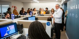 Ministério da Saúde oferece atendimento online gratuito para pessoas com ludopatia Sala do Ministério da Saúde com pessoas trabalhando