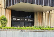 CMN restringe mercado de derivativos no Brasil Prédio do Banco Central do Brasil, que abriga o CMN.