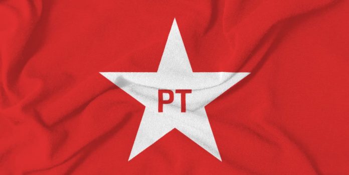 Bandeira-PT Bandeira vermelha do Partido dos Trabalhadores (PT).
