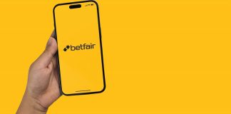 Betfair reforça estratégia digital com Mauro Beting e Rômulo Mendonça Tela de celular mostra aplicativo da Betfair.