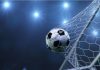 7K Bet cria ponto de encontro para torcida do Vitória na Copa do Brasil Bola de futebol estufada na rede.