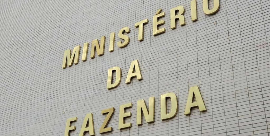 Fachada do prédio do Ministério da Fazenda do Brasil.