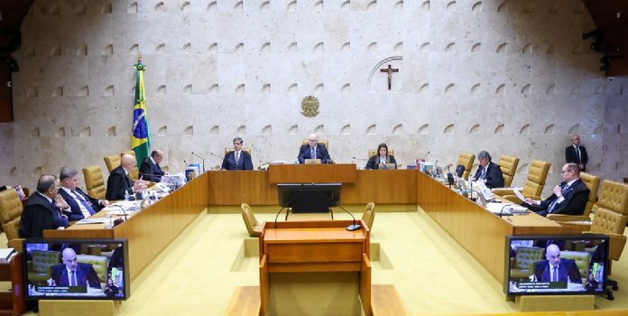 STF-vincula-apostas-ao-endividamento-no-Brasil Ministros do STF reunidos em sessão plenária
