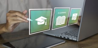 SPA e Senacon lançam curso online com certificação para apostadores Ícones de estudo online e certificado projetados em frente à tela do computador e tablet