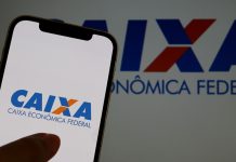 Caixa destinará 40 milhões de reais por ano ao COB Um smartphone com o logo da Caixa Econômica Federal