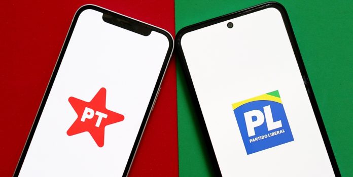 Dois celulares lado a lado com os logos dos partidos PT e PL