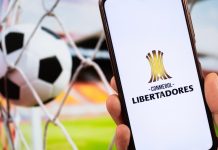 Libertadores: relatório aponta suspeita de manipulação em Fluminense x Independiente Rivadavia Logotipo da Copa Libertadores da América ao lado de uma bola na rede.