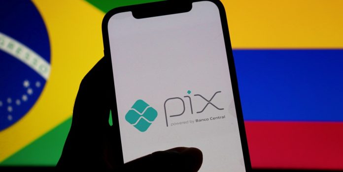 Novo-Desenrola-deve-bloquear-apostas-via-Pix-Credito- Celular com o logo do Pix aparecendo na tela