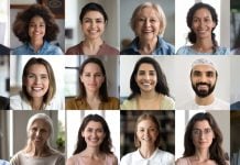 Pessoas sorridentes posando para uma foto