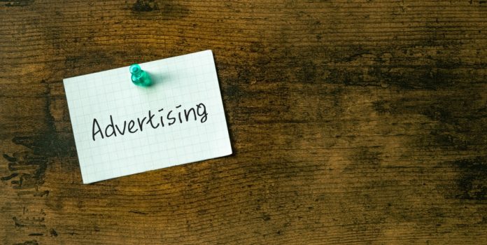 SPA-aponta-possivel-inconstitucionalidade-em-lei-do-RS-sobre-publicidade-de-apostas Um pedaço de papel com a palavra "advertising"