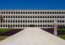 TCU recomenda estrutura permanente para combater apostas ilegais no Brasil Foto do prédio do Tribunal de Contas da União (TCU) em Brasília.