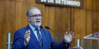 ALRS aprova PL que institui programa de combate à ludopatia O deputado estadual Gustavo Victorino (Republicanos) em sessão plenária na ALRS