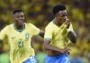 Vini Jr e Luiz Henrique comemoram gol da Seleção Brasileira.